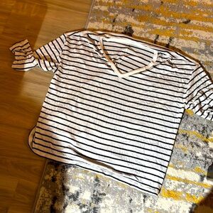 Good quality striped old navy long sleeved t shirt. It is comfortable and cute